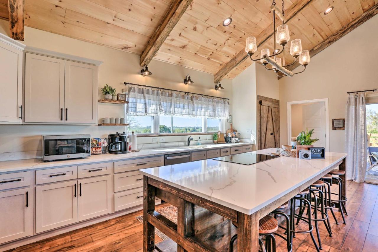 Villa Chic Williamstown Retreat With Pool And Hot Tub! Exterior foto