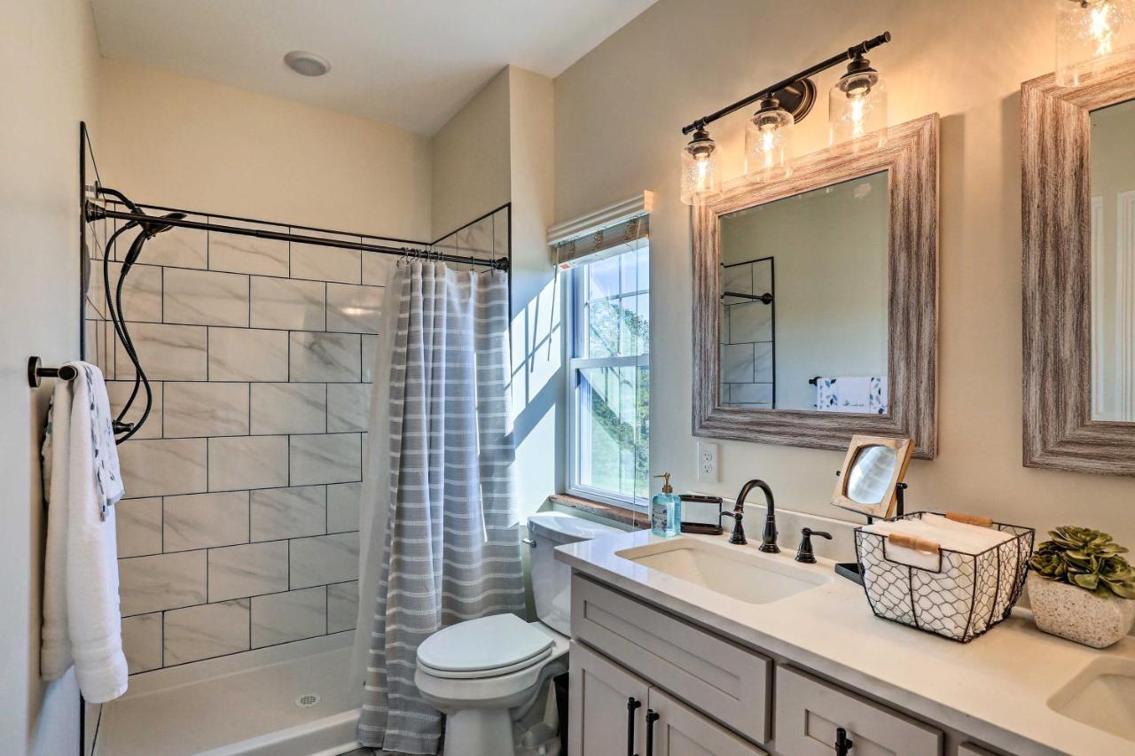 Villa Chic Williamstown Retreat With Pool And Hot Tub! Exterior foto