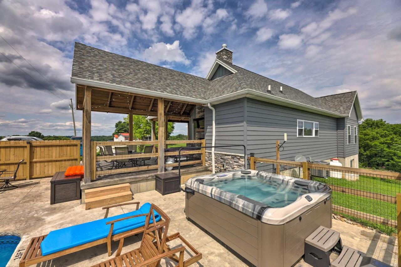 Villa Chic Williamstown Retreat With Pool And Hot Tub! Exterior foto
